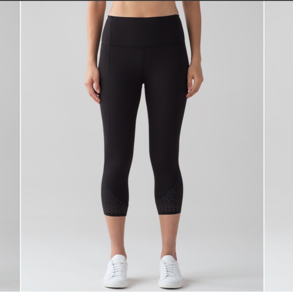 Lululemon Anew Crop (21")
Black